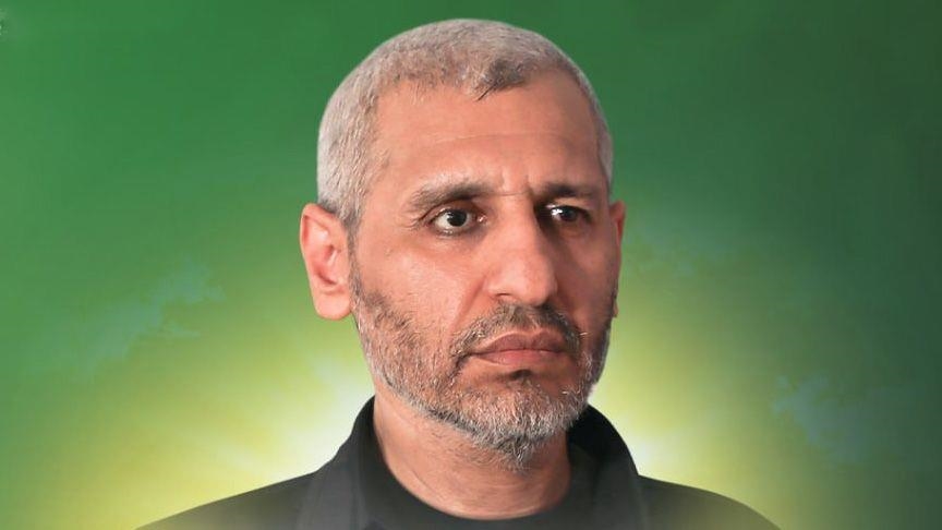 أبو عبيدة ومحمد الضيف، عقودٌ من العمل الجهادي أوقفا خلالها إسرائيل والدول المتحالفة معها على قدمٍ واحدة. شهرتهما ملأت الأرض، ومع ذلك لم يرَ أحدٌ وجههما حتى اختارهما الله. كانا يعملان لله وحده، لم تُغرهما الشهرة، وكانا مؤمنين بأنهما مجهولان في الأرض،معروفان في السماء

رحمهما الله