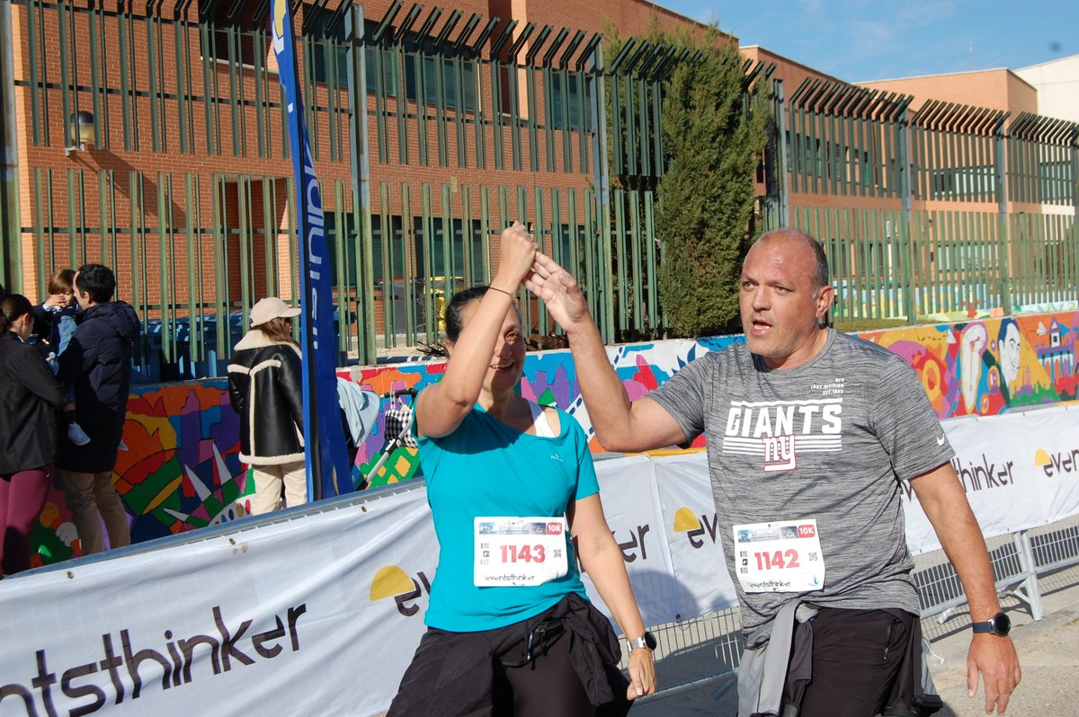 EventsThinkerSL's tweet image. QUERIDOS REYES MAGOS: REGALAD DORSALES!
Es tener ilusiones juntos, compromiso, tiempo de calidad preparando la prueba, y un objetivo común. Entráis en 10ksanchinarro.es, inscribís a las personas que le regaléis el dorsal, lo imprimís y lo dejáis debajo del árbol 😉