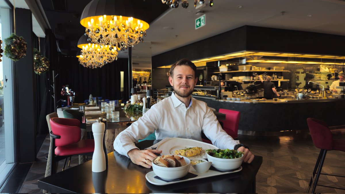 🤍 New Year’s greetings from Prague. Wishing you a marvelous Crypto year 2026 —may your portfolio moon 🌛🌌 They say you shouldn't change who you are, but rather the room you're in. Even a temporary change of scenery will provide the perspective needed to redefine your "normal"