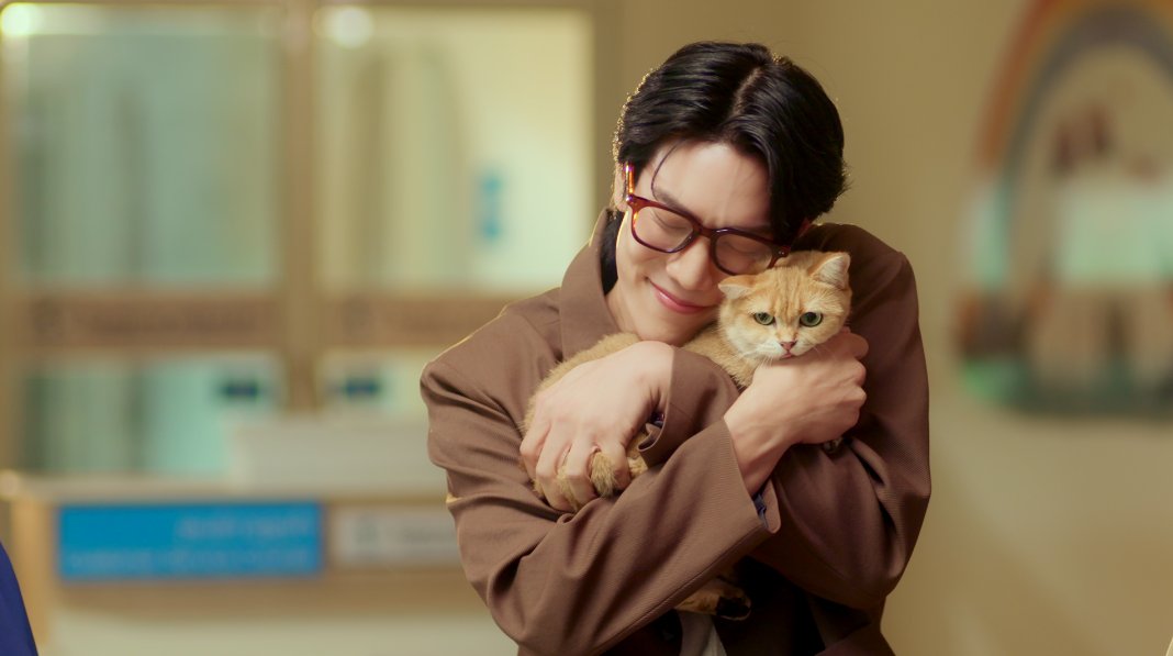 CatForCash's tweet image. มาเป็นทาสเจ้าเหมียวแล้วผ่านเรื่องราวไปพร้อมกันนะ~🐈

‘เปย์รักด้วยแมวเลี้ยง’ 🐈🐾
OFFICIAL TRAILER OUT NOW!
🎥: youtu.be/H6l2SWc3SLI 

#CatForCash
@Firstkpp @myktnw @satangktp @MisterGrtsp @JjChayakorn