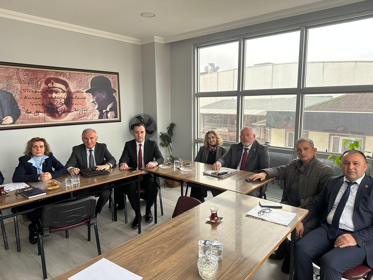 CHP Serdivan İlçe Başkanlığı olarak İlçe Başkanımız Nalan YEDEKÇİ TURHAN başkanlığında, belediye meclis gündemini değerlendirmek, halkımızın taleplerini ve ilçemizin önceliklerini ele almak üzere Meclis üyelerimizle birlikte Meclis Grup Toplantımızı gerçekleştirdik.