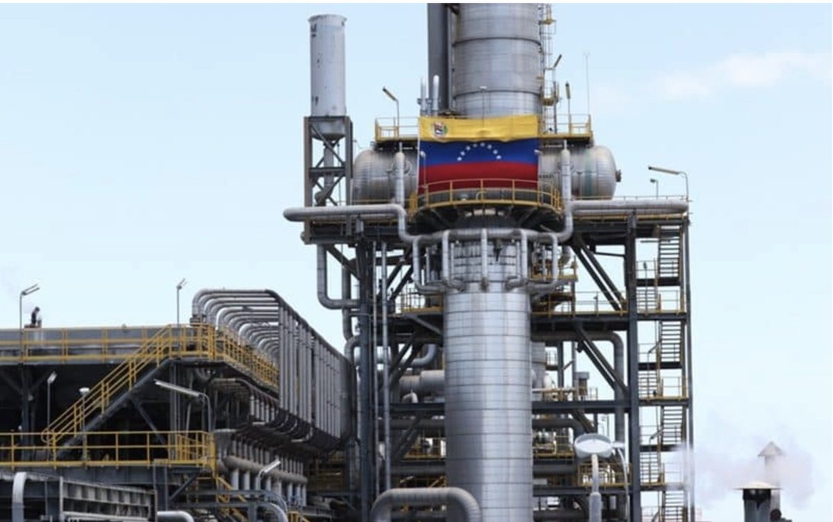 Vance:"HACE UNOS 20 AñOS Venezuela expropió propiedades petroleras estadounidenses[...]¿acaso debemos permitir que un comunista nos robe lo nuestro en nuestro hemisferio sin hacer nada?"NO FUE HACE 20 AñOS SINO HACE 50 AñOS y lo hizo en 1976 el Pdte Carlos Andrés Pérez de derecha