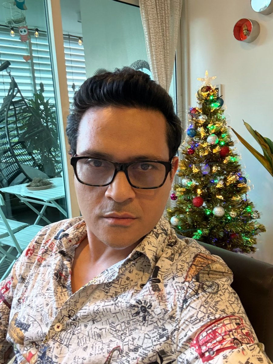 2025 reminded me that leadership isn’t about having all the answers.
It’s about listening. Slowing down. Holding space.

Health humbles you.
Family grounds you.
Kindness—often unexpected—restores you.

I’m entering 2026 with a simple intent:
protect my energy, stay connected,