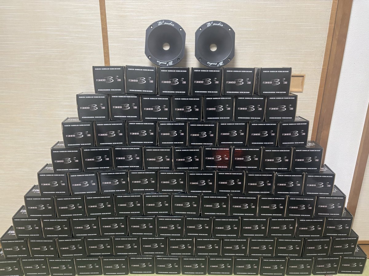 大量のミニサブも到着！
