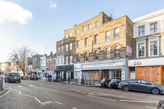 LookProperty's tweet image. TO LET 🏡

Second Floor Office Space - Bethnal Green 📍

£3,000 pcm 💷

- Available immediately
- Suitable use for office space
- 24/7 access
- Kitchen and WC facilities
- Utilities, Wifi &amp;amp; business rates Included
- Good natural light 

rightmove.co.uk/properties/170…