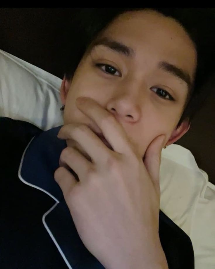 dearxuxii's tweet image. barefaced lucas save me please