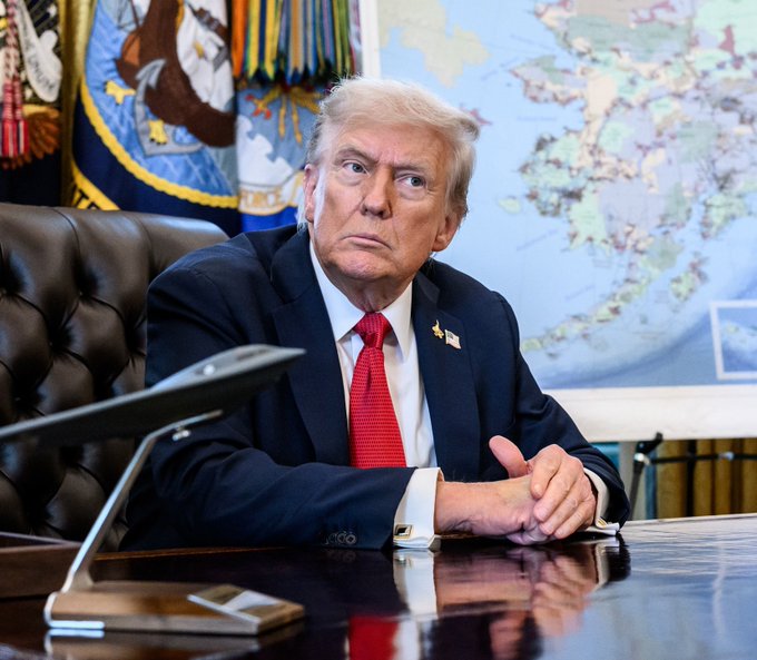 airnews_abad's tweet image. અમેરિકાના રાષ્ટ્રપતિ ડોનાલ્ડ ટ્રમ્પે કહ્યું છે કે તેમના અધિકારીઓને એવા કોઈ પુરાવા મળ્યા નથી કે યુક્રેને રશિયન રાષ્ટ્રપતિ વ્લાદિમીર પુતિનના નિવાસસ્થાનને ડ્રોન હુમલાથી નિશાન બનાવ્યું હોય.

#DonaldJTrump