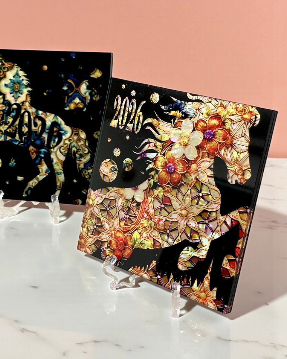 花宴の馬さんも素敵だし、奥の黄昏のオアシス(だと思う)のもかっこいい