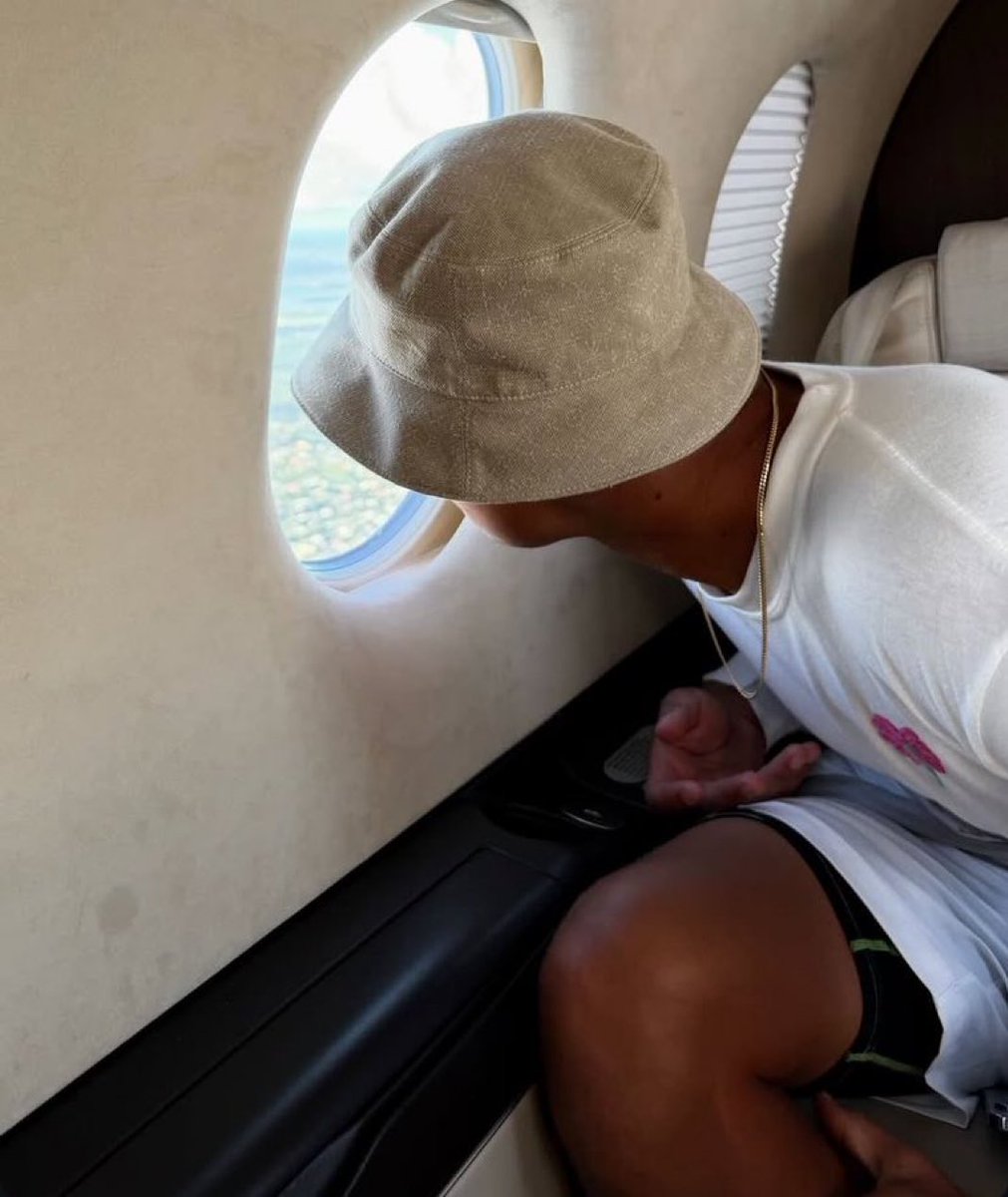 that perfect tan omg lando norris you are killing me