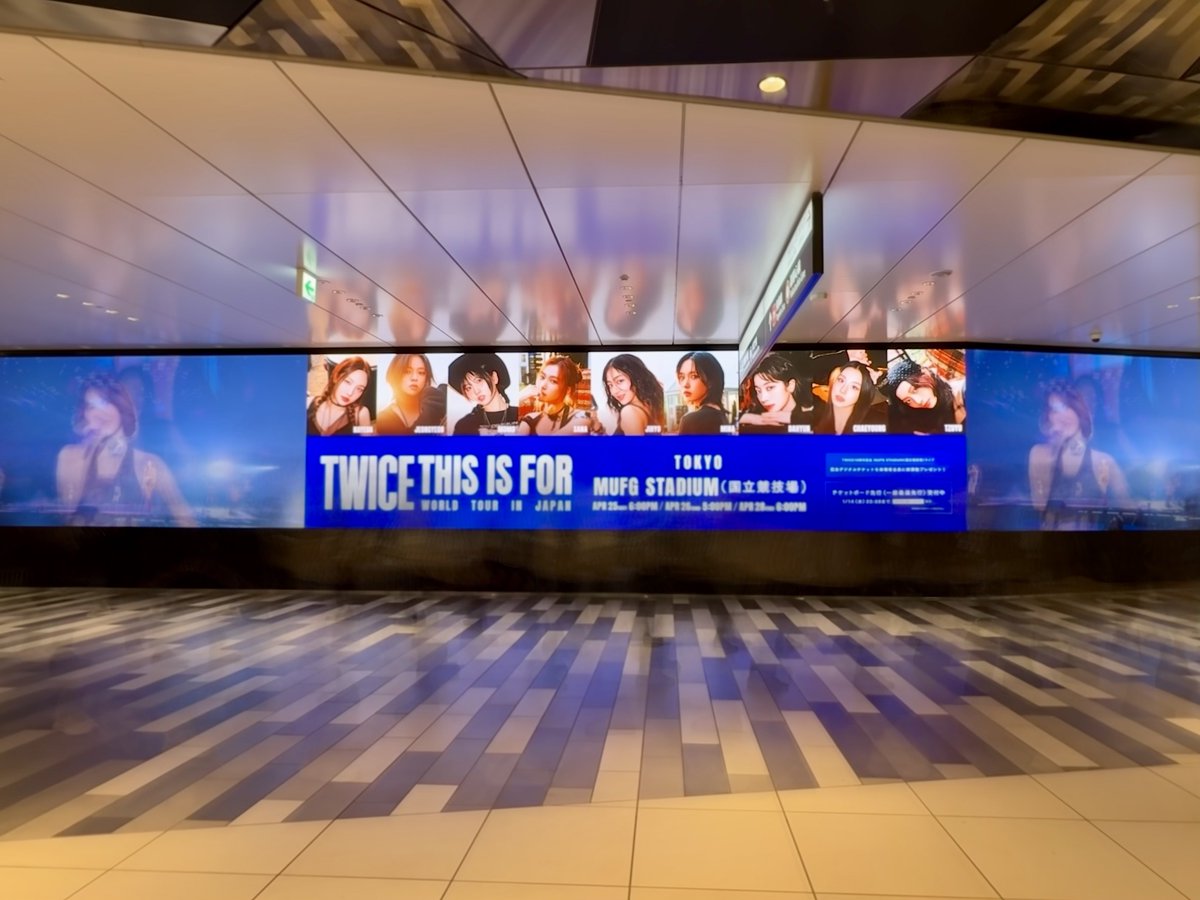 mi_momo_tan's tweet image. 渋谷スクスク地下にドデカTWICEちゃん
(人通りが多かったので長時間露光機能で全消し)