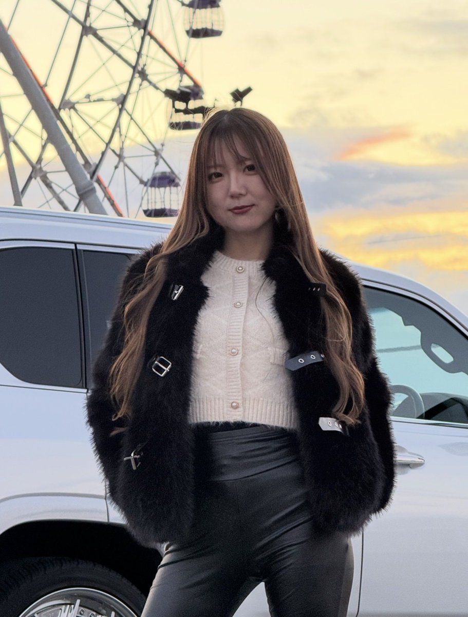 car_yukio's tweet photo. 2026.01.03.
念願のさおりんさんとの撮影😍😍😍😍PART②
yooさんの撮影でしたがこれは僕の携帯撮影です。
寒い中の撮影でしたが、ありがとうございました。🙇♂️🙇♂️
.
#lexuslx600
#lexus
#撮影モデル
@saorin.xoxo
@Yoo_photo_ https://t.co/OTrUeNC8Jd