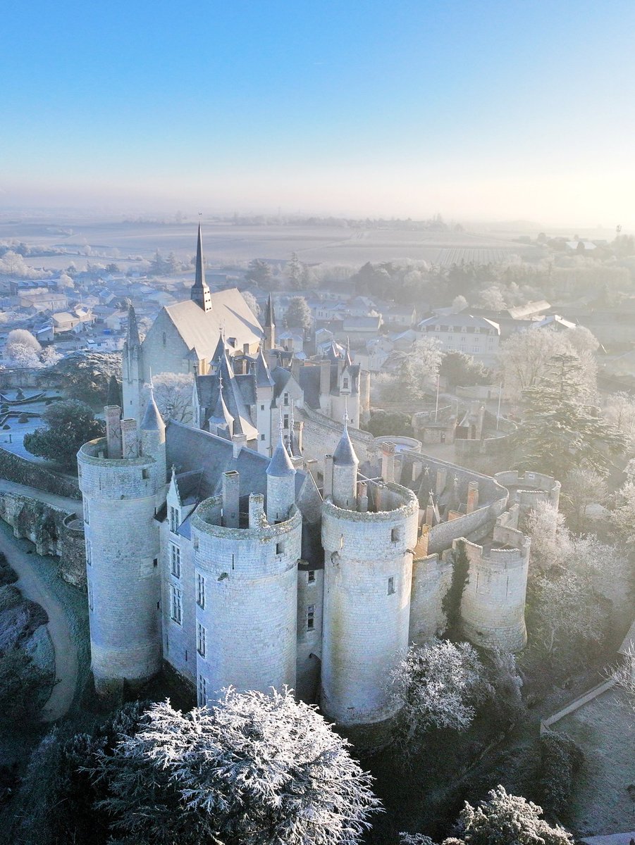 MontreuilBellay's tweet photo. 🌖 𝗟𝗨𝗡𝗔𝗜𝗥𝗘 ❄️ | Soit on est sur une autre planète, soit on est au paradis... on a du mal à se décider ! Vous y êtes aussi ? 🥶

📸 Photo de ce matin ! ❄️ https://t.co/po8pmWRJ5o