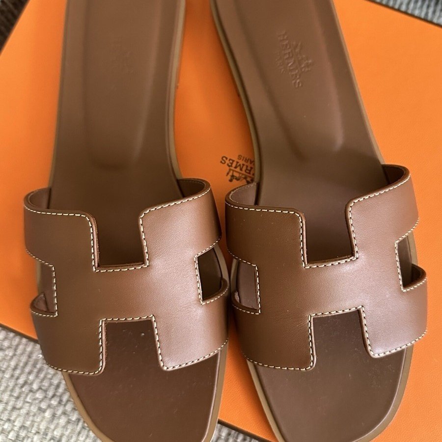 maraiahtot_'s tweet image. branding matters