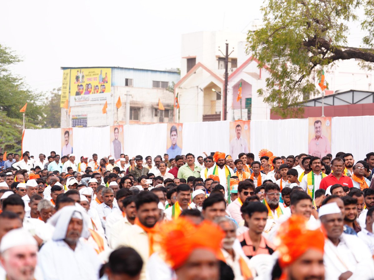 🪷  मुख्यमंत्री देवेंद्र फडणवीस यांची जालना महानगरपालिका निवडणुकीसाठी 'जाहीर प्रचार सभा'.
यावेळी माजी मंत्री आमदार <a href="/BabanraoLonikar/">Babanrao Lonikar</a> जी नारायण कुचे,आमदार संतोष दानवे, माजी केंद्रीय मंत्री <a href="/raosahebdanve/">Raosaheb Patil Danve</a> जी व इतर मान्यवर उपस्थित होते.

#DevendraFadnavis #TeamDevendra