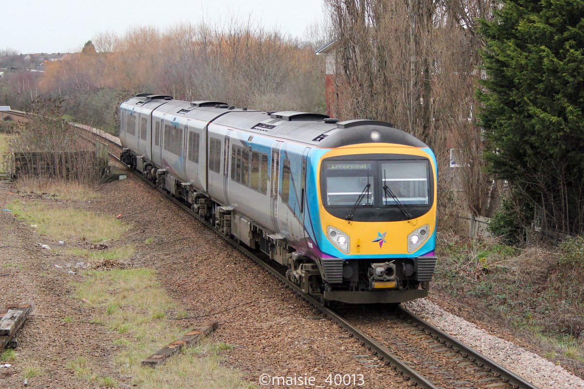 maisie_40013's tweet photo. 185118 passing Swinton working 1B73 Cleethorpes to Liverpool Lime Street. 29/12/25 #class185 #transpennineexpress #swinton https://t.co/cuKbasAS6N