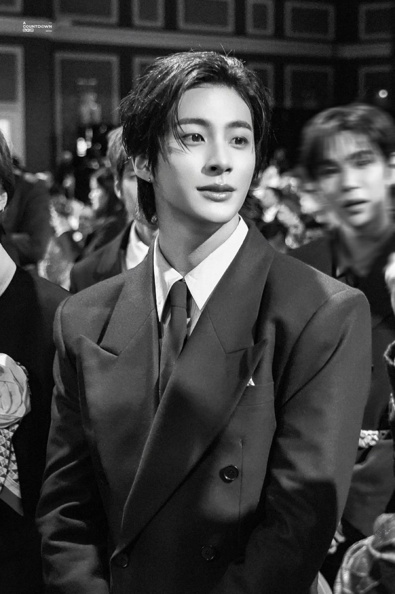 italksaxy's tweet image. he has the perfect 80s hong kong actor look FUCKKK c5 use this information and do something about it..👀👀