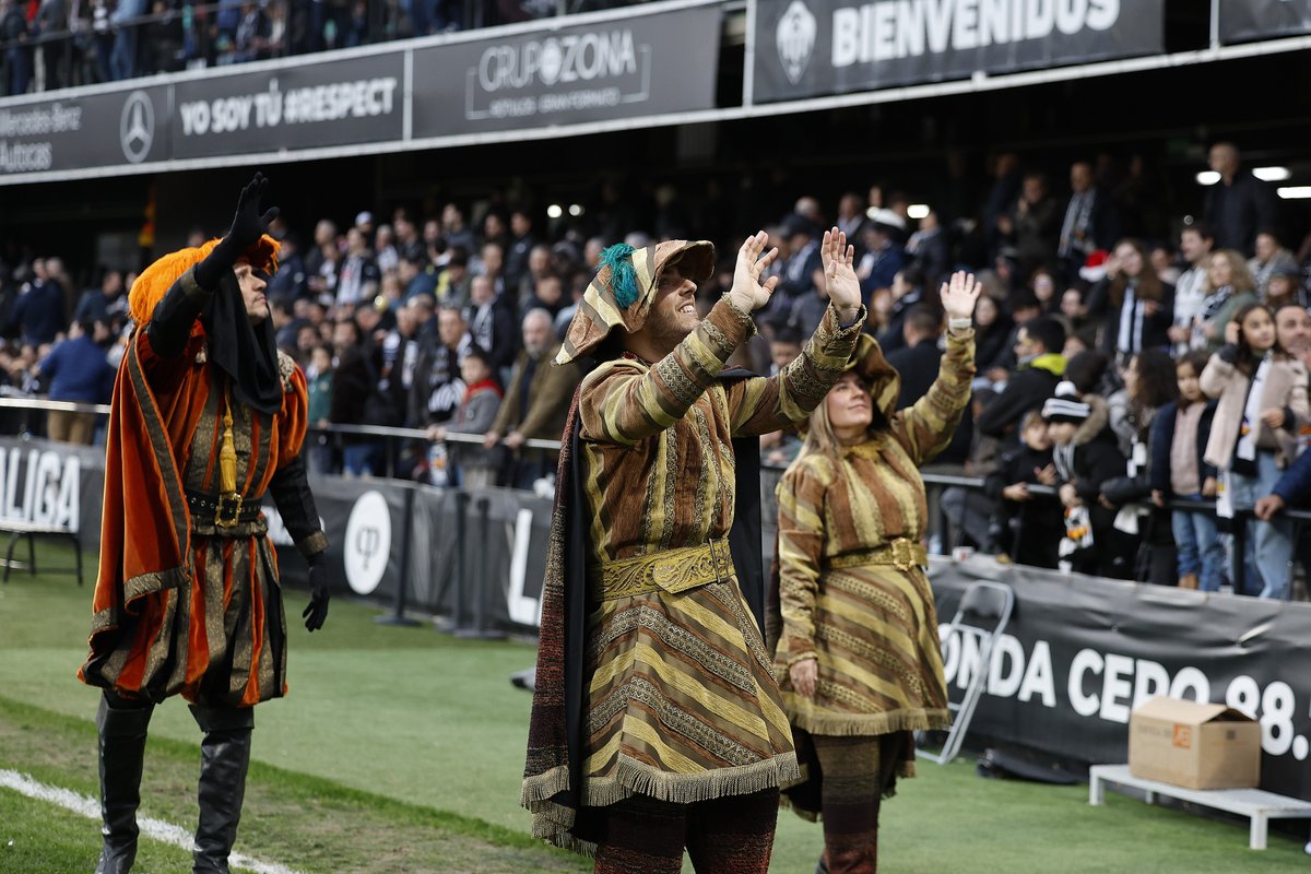 CDCastellon's tweet image. 👑 Gràcies a la Junta de Festes de Castelló, el dissabte vam tindre la visita del pages reials a l'#SkyFiCastalia🏟️ 

Qué vos han portat els Reis Magcs d'Orient?

#PPO👂