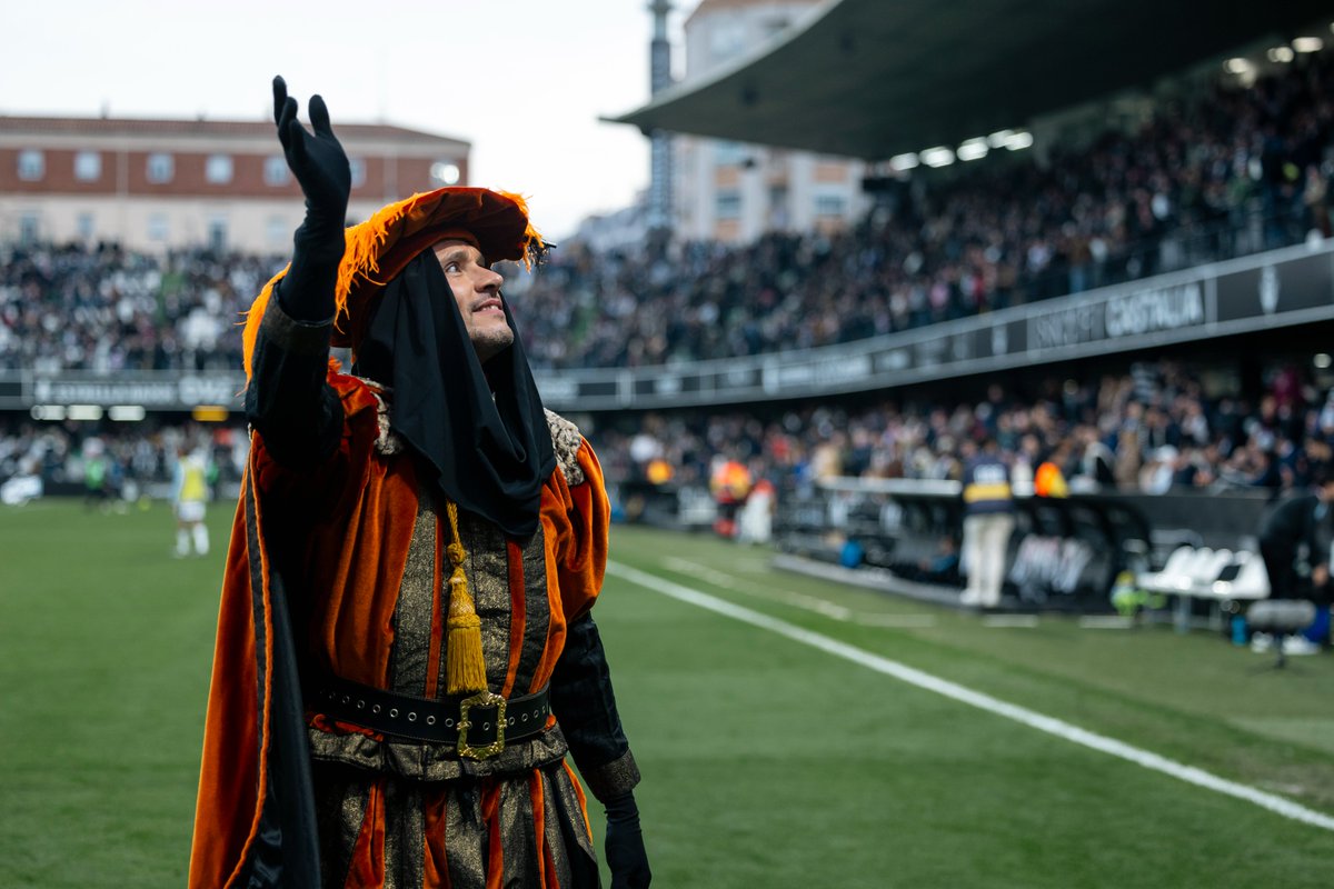 CDCastellon's tweet image. 👑 Gràcies a la Junta de Festes de Castelló, el dissabte vam tindre la visita del pages reials a l'#SkyFiCastalia🏟️ 

Qué vos han portat els Reis Magcs d'Orient?

#PPO👂