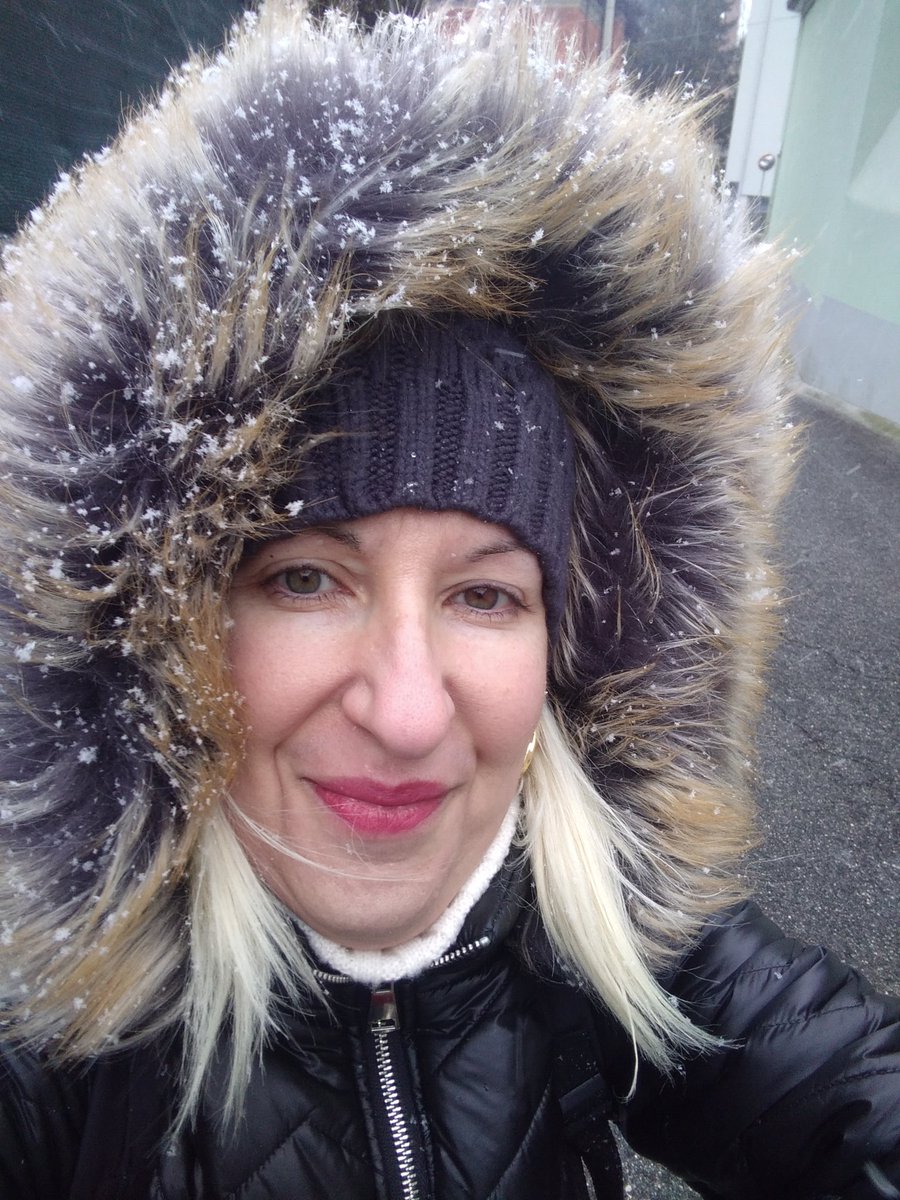 PhoenixLovexx's tweet photo. When you go out and find a pleasant surprise 🤩☃️❄️
#SnowTime 🤍 https://t.co/px2usAxOiZ
