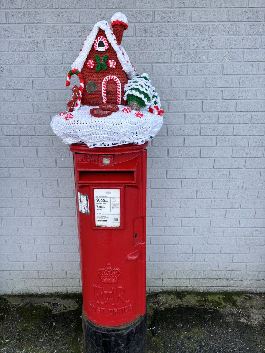 Mutleyrocks's tweet image. These knitted #postbox toppers are getting better and better! This one made me smile. The Knitters are very talented people! @RoyalMail #cregagh #belfast