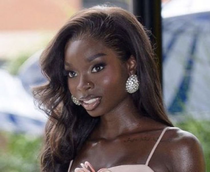 MilieWyatt17642's tweet image. Insane face cards btw.