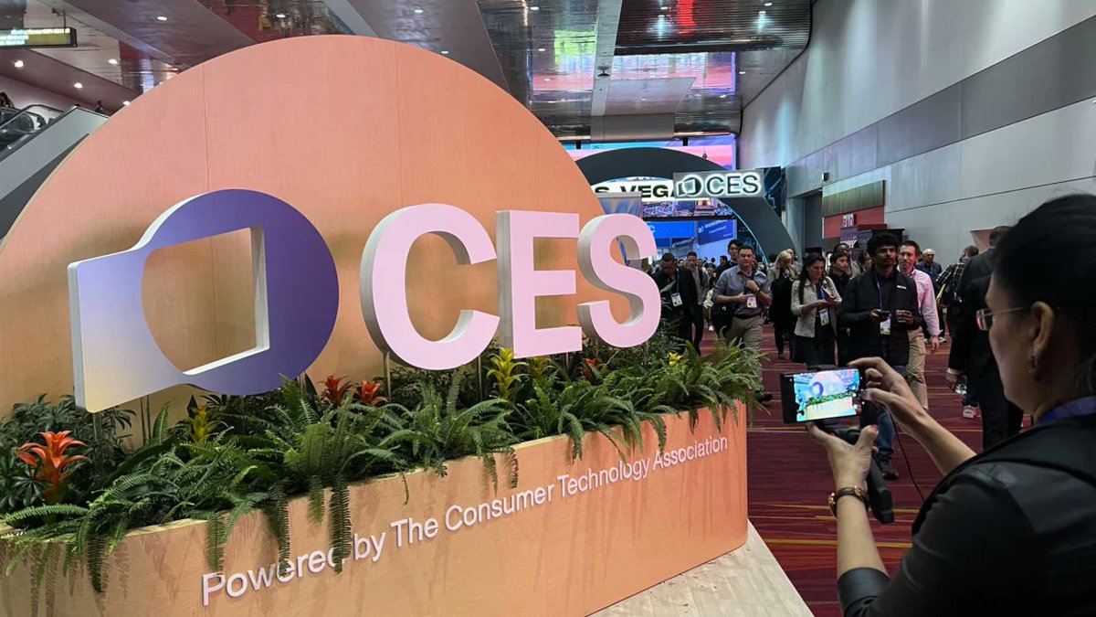 🔊 مؤتمر CES 2026 بيفتتح بكرة، ومعه توقعات قوية لأجهزة جديدة، ذكاء اصطناعي في كل مكان، روبوتات ذكية وشاشات مستقبلية 👀✨
#تقنية #CES2026 #ابتكار
