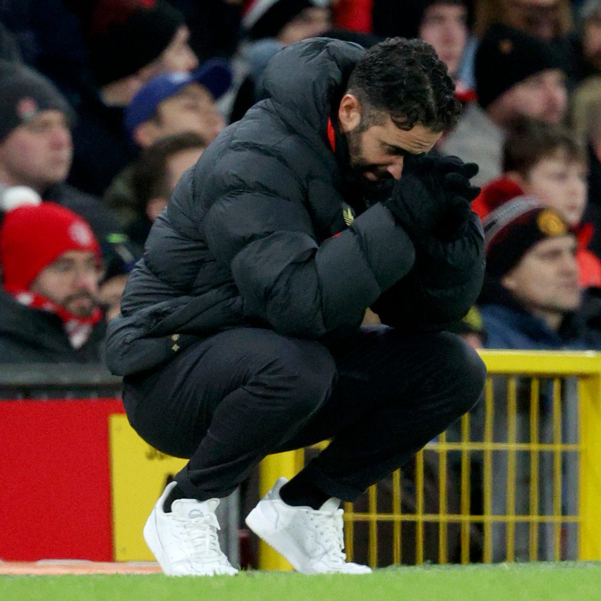 centregoals's tweet photo. 👔🤯 Rúben Amorim sacking makes him the 10th Manchester United manager to leave in just 13 years.

→ David Moyes
→ Ryan Giggs
→ Louis van Gaal
→ Jose Mourinho
→ Ole Gunnar Solskjaer
→ Michael Carrick
→ Ralf Rangnick
→ Erik ten Hag
→ Ruud van Nistelrooy
→ Rúben Amorim https://t.co/0t7k5jwDji