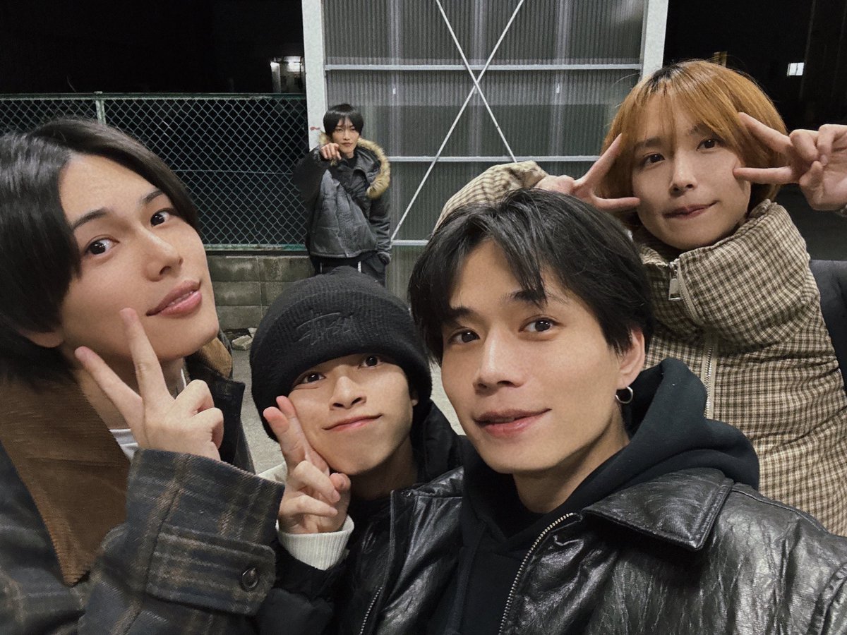 xoxo_kid616's tweet photo. 本日も稽古でしたー🕊️
後ろに👓

#あんステ https://t.co/RFyxvU6pTs