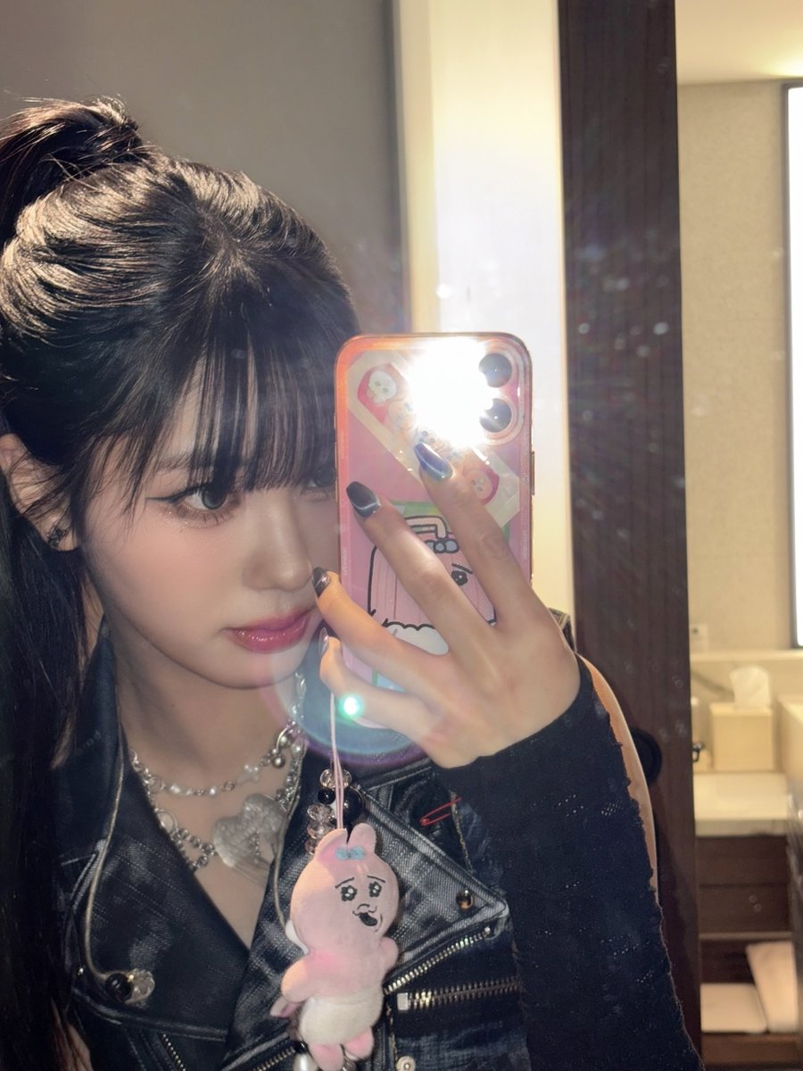 [izME📮]

🎸⚡️🐈‍⬛

#izna #이즈나
#KOKO #코코