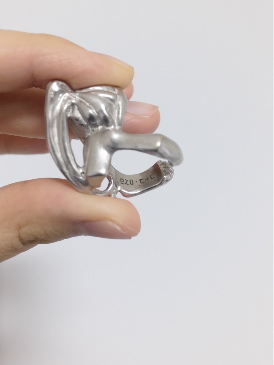 ezojewels's tweet photo. ezo × cybertrashcan <Hug me! ring> pre-order open. https://t.co/Kq2fhgnHWF