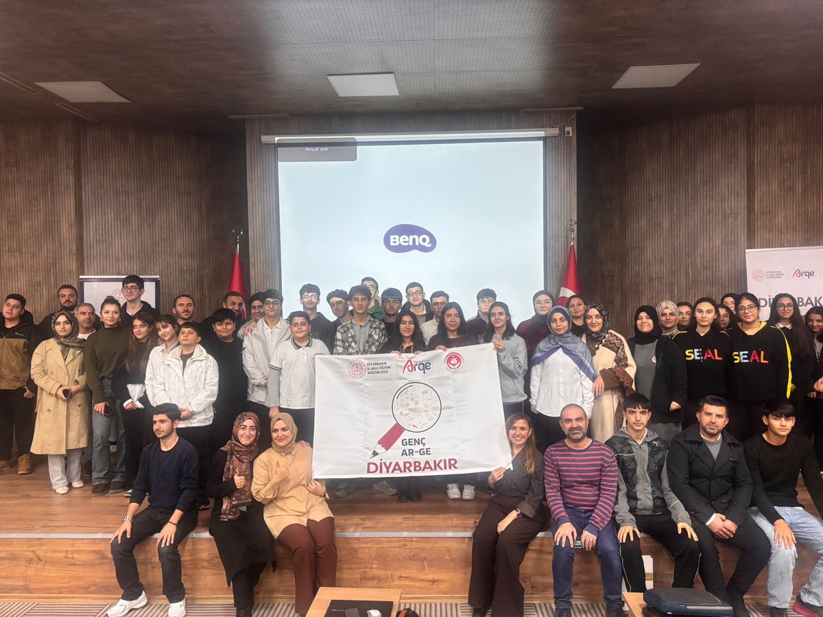 📣 Genç AR-GE Projesi Kapsamında eTwinning Tanıtım Etkinliği Gerçekleştirildi

Genç AR-GE Projesi kapsamında öğretmen ve öğrencilerin katılımıyla kapsamlı bir eTwinning sunumu ve örnek proje gösterimi düzenlendi.
Etkinlikte;
✨ eTwinning’in sunduğu uluslararası iş birliği