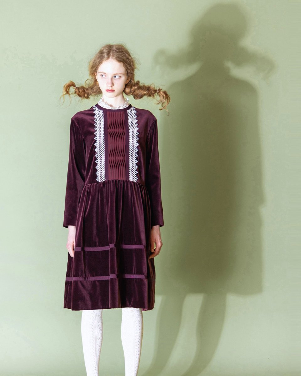 JaneMarple_stmm's tweet photo. 2025-2026
AUTUMN&WINTER COLLECTION
「THE 40TH RIBBON」
4497
Cotton velvet marionette dress
コットンベルベット マリオネットドレス
color: bordeaux / black
¥76,780
#janemarple #janemarpledanslesalon #velvet #lace #lacework #ジェーンマープル https://t.co/CPovTnTVQN