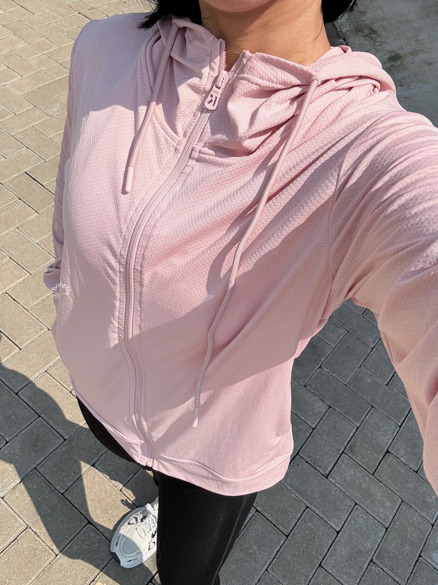 hooplaa_'s tweet photo. BEST INVESTMENT : PAKE JAKET + SARUNG TANGAN ANTI UV, BIAR GA BELANG👍🏻😭

sampe gw test pake uv card hasilnya GA NEMBUS sinar uv dongg, cocok buat pemotor aktif kyk gw🤝🏻 https://t.co/Xmm7ep4cNG