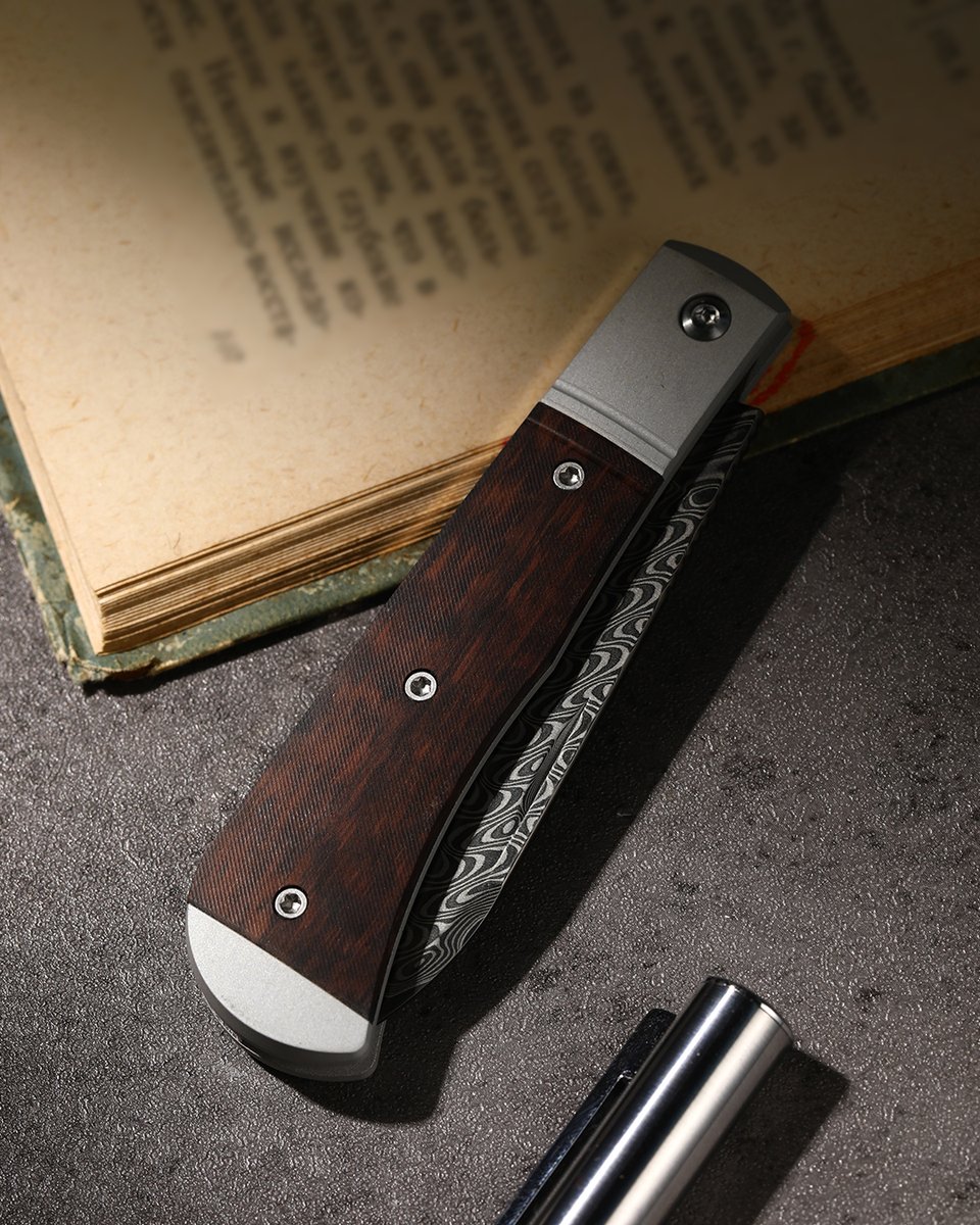 Kizer_edc's tweet photo. Trestle D: Black Acid Washed Damascus Blade Edition 🔥

Deeper Damascus patterns with excellent edge retention and toughness.

Blade Length: 2.95" / 74.877mm
Overall Length: 6.63" / 168.492mm

Now Available!
Website: https://t.co/qSrXfDJUGx

#kizer #edc #Trestle  #Damascus https://t.co/rsb43Q1GER