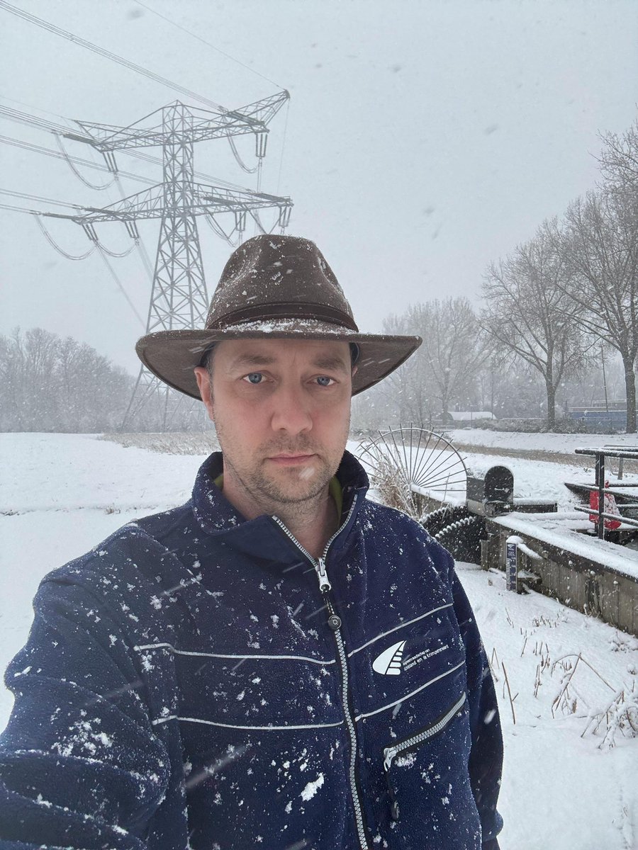 we zijn weer begonnen bij het #waterschap. Het is heel lastig om de gemalen en stuwen te bereiken met de #sneeuw maar alles verloopt letterlijk gladjes 😁👍☃️