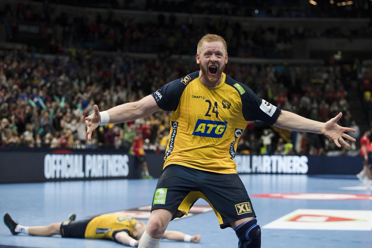 ”För hela ditt jävla liv...”
I dag er fjerde og sidste afsnit af EM-historien klar til dig. Endnu et afsnit med drama og danske medaljer. Med tilskuerrekorder, spanske ingeniører, opvarmning i en fanzone og en general fra Ystad. 
Find det hvor du plejer at høre podcasts.