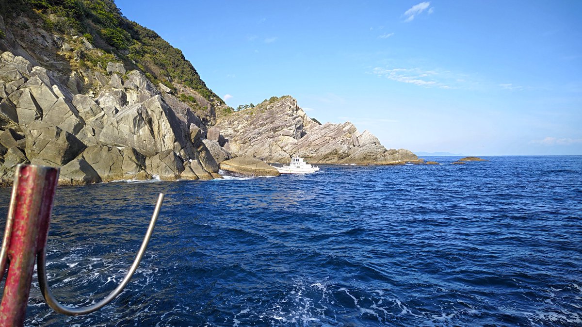 tureture55's tweet photo. 絶好調の牟岐大島へ初釣りに行ってきました。
９番クジ、ジョーギへ
足場も良く釣りやすい所。
ポツポツ釣れて  MAX46㌢〜31㌢を10尾
まずまず楽しめました😆
この調子で次回も頑張るぞ👍 https://t.co/KOlOsLePKi