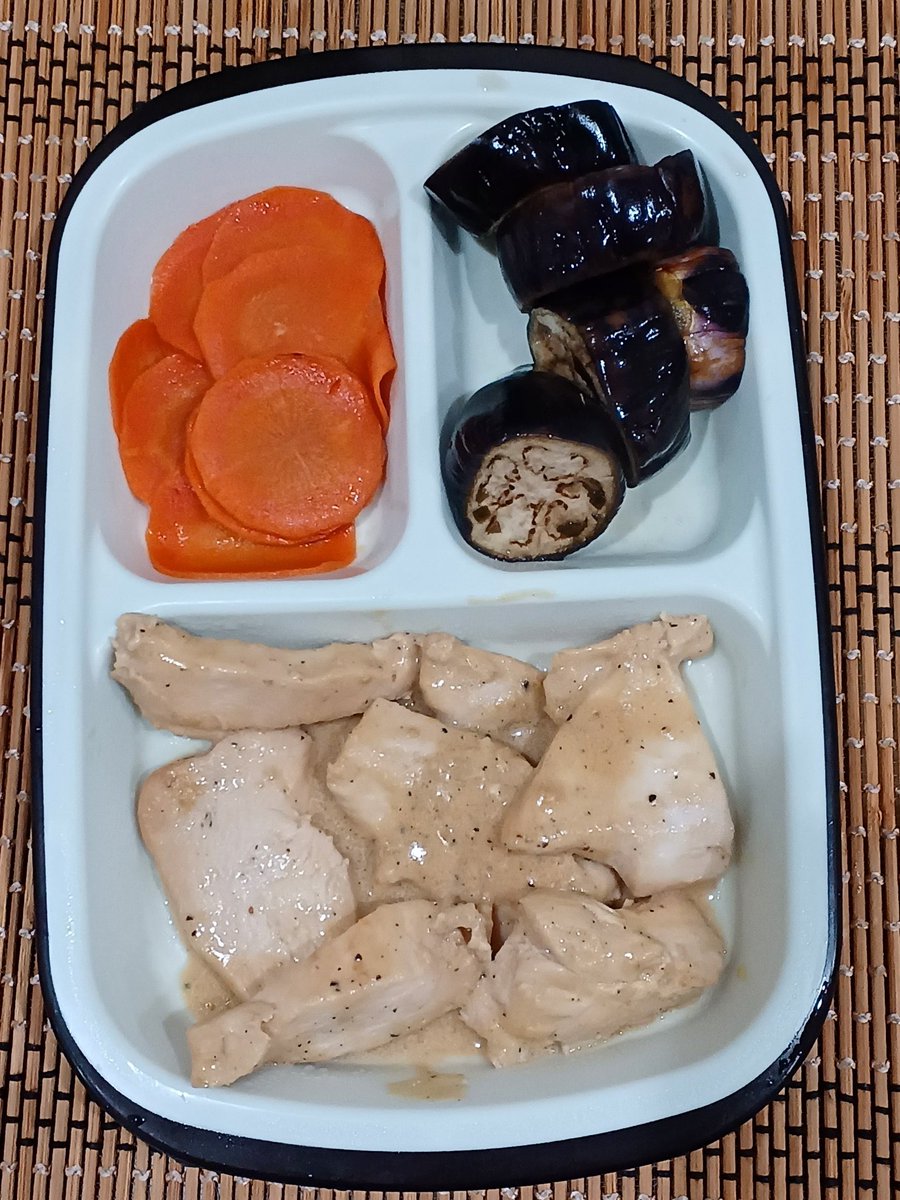 夕飯🍚
ハニーマスタードチキン🐔
薄切りにしたキャロットグラッセ🥕
ナスの漬物🍆