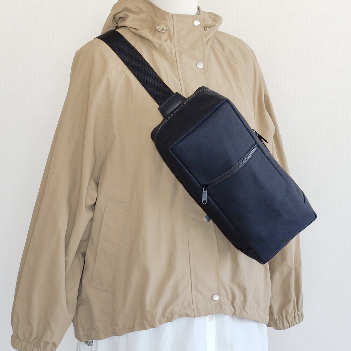 aoyabags's tweet photo. 再販のお知らせです

厚手の撥水加工された6号帆布で製作したボディバッグ

3面に渡る長いファスナーで大きく開けることもでき、ダブルスライダーなのでどこからでも開閉できます

ユニセックスでお使いいただいているボディバッグです

https://t.co/x6R8Srnll2

#6号帆布
#BASEec
#aoyabags https://t.co/lpjZstfQZL