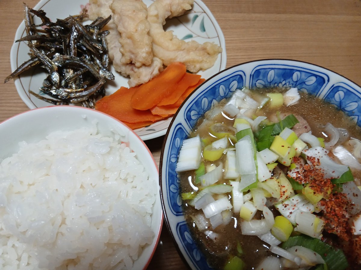 夕食　白飯、雑煮、たつくり、スルメイカ天ぷら、生姜味噌漬け