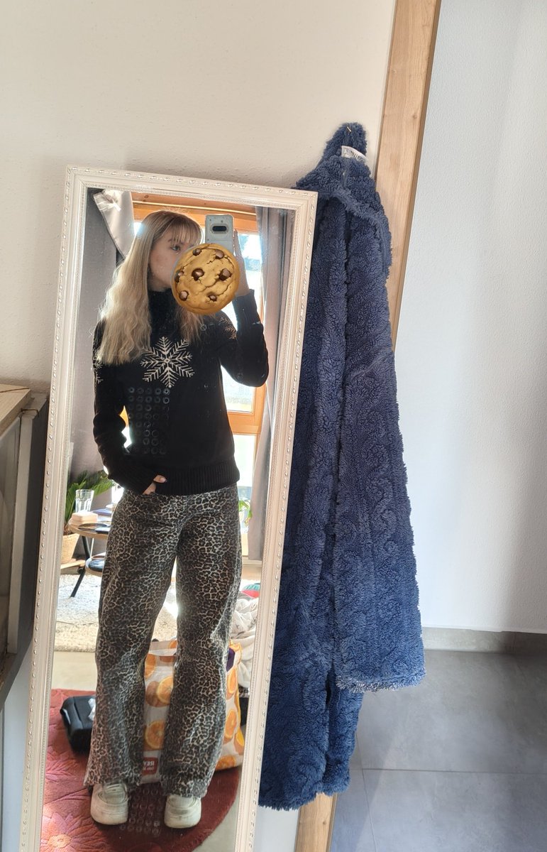 lsabe11's tweet image. Good Morning 🌄 
- wearing an outfit that's hiding my body, I don't wanna see it:/

Anyway me and my flatmate are starting to move places today
Soo wishing everyone a wonderful day (⁠｡⁠･⁠ω⁠･⁠｡⁠)⁠ﾉ⁠♡