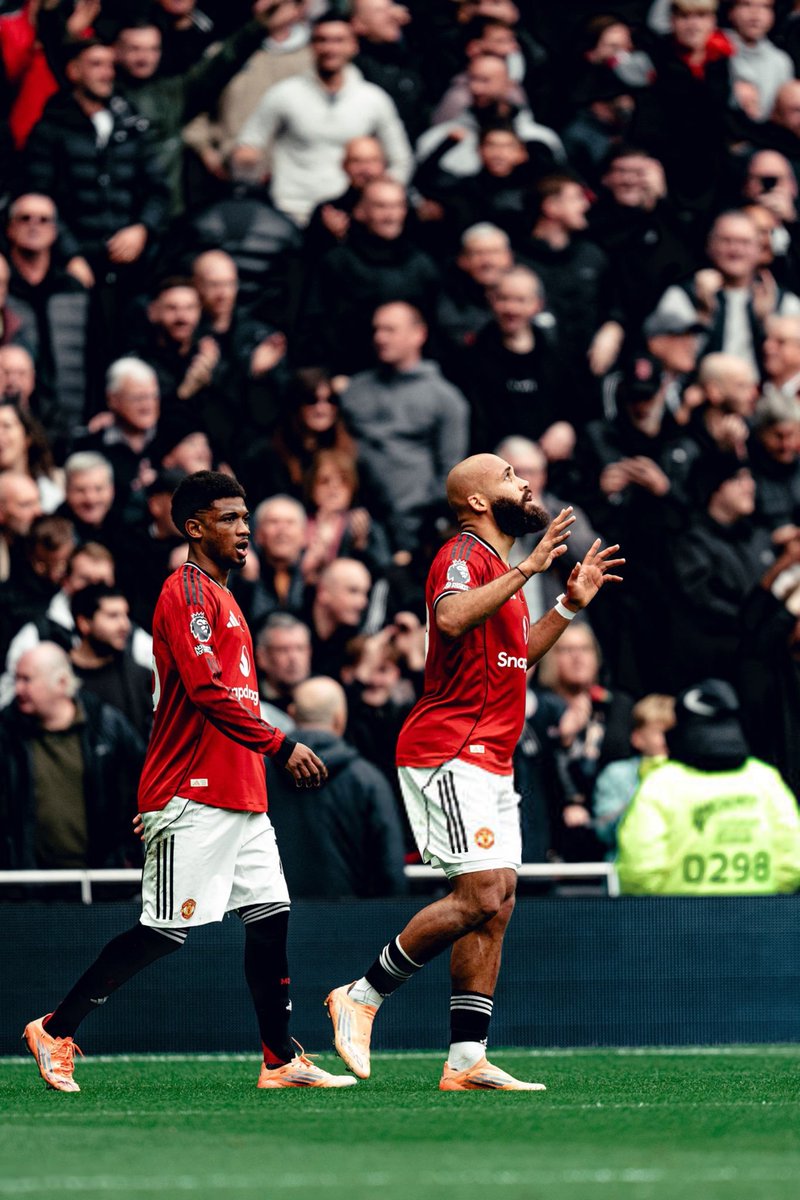 SimplyUtd's tweet image. We’re likely going back to 4-2-3-1/4-3-3 formation.

But here’s my question, where does Amad fit in in these formation with Bryan already the RW?