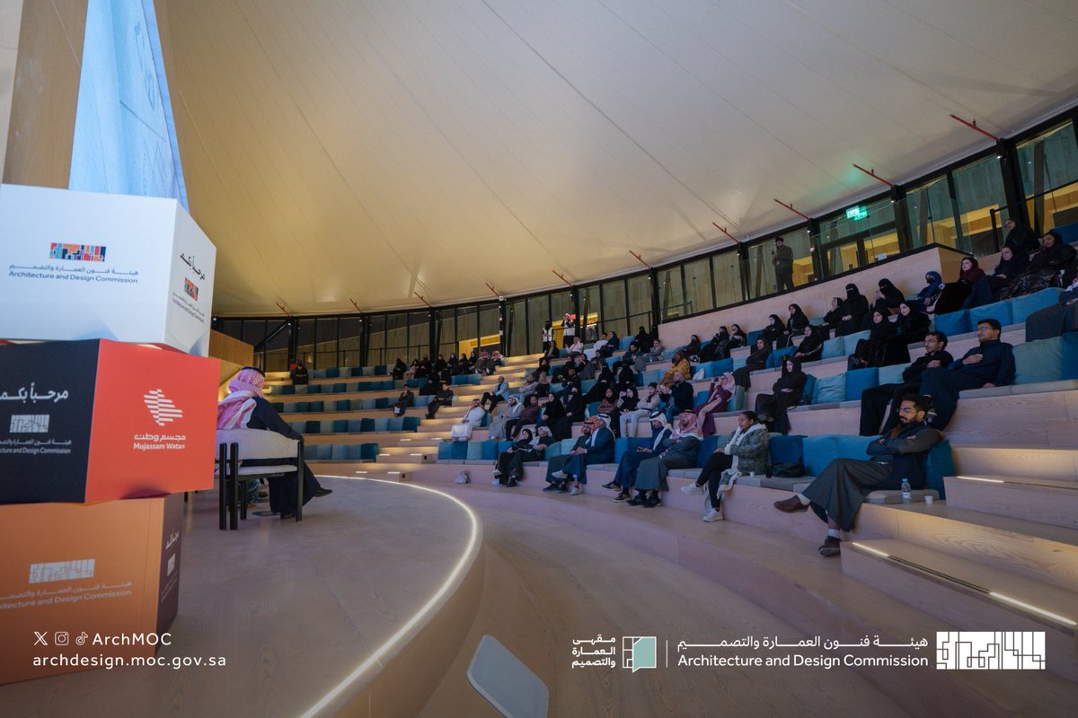 أقيمت في الرياض جلسة حوارية ثرية بعنوان «كيف يؤثر التطوع على حياة المصمم والمجتمع؟»، ناقش خلالها المتحدثون سبل تعزيز المبادرات التطوعية في مجال التصميم، وانعكاسها الإيجابي على المصممين والمتطوعين والمجتمع، وذلك ضمن سلسلة لقاءات #مقهى_العمارة_والتصميم.

#هيئة_فنون_العمارة_والتصميم