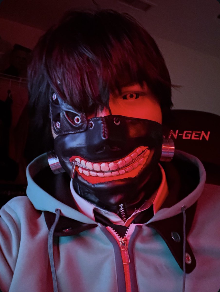 CraftixCosplays's tweet photo. Tokyo Ghoul Kaneki Cosplay I’ve been putting together!
#TokyoGhoul #KenKaneki #cosplay https://t.co/JTV46RxvOY