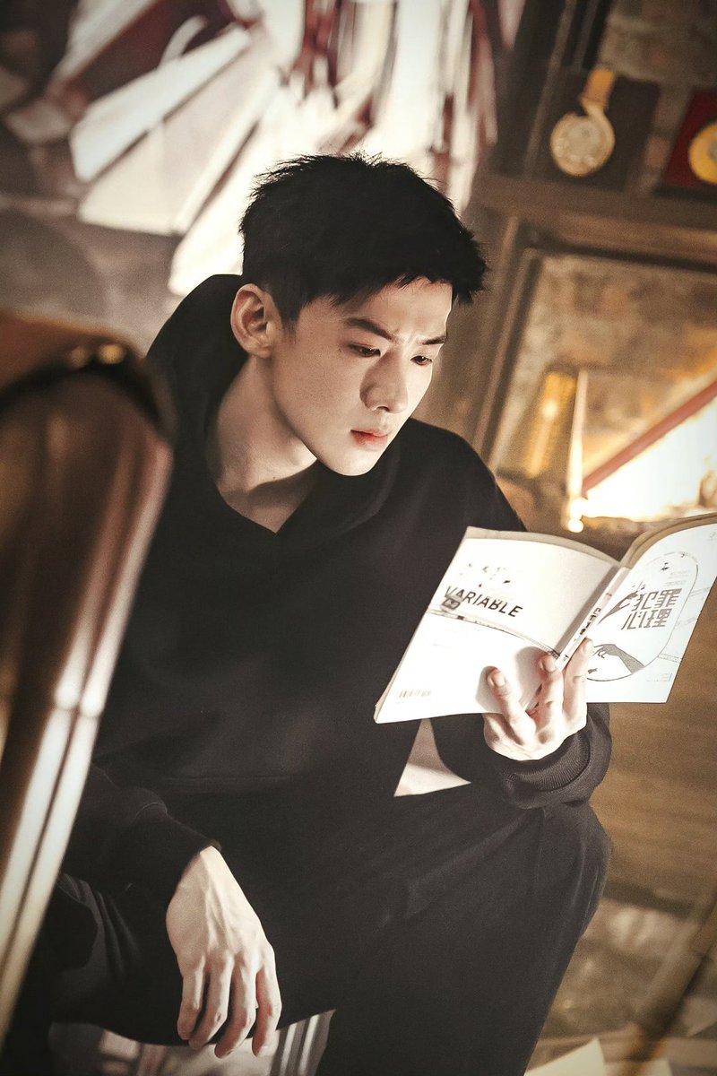 byeolbam23's tweet photo. 🕊️ 미담.. 💐
배우로서 신비감과 몰입감이 있죠. 인터뷰할 때랑 캐릭터할 때 반전이 대박인데, 필터 깨지 그런 반전이 아니라.. 정말 똑똑하고 자기 계획도 확실하고 자신을 잘 아는 거라 감탄이 나오는 거든요. 캐릭터 재현해서 작은 디테일로 캐릭터에 생명력을 불어넣으면서 OOC도 안 일어나게.. https://t.co/7s8wzy3dG2