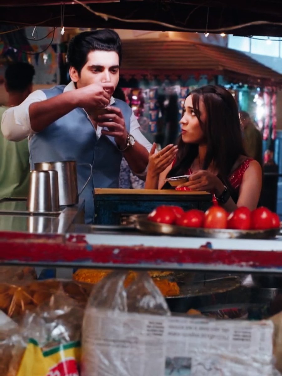 AnishaS_tweets's tweet photo. Eating pani puri and gola while strolling through the crowded streets is the best type of date, actually. 😍

{#AshiSingh • #AkshitSukhija • #PyaarOnRoad} https://t.co/AM0T31rwoC