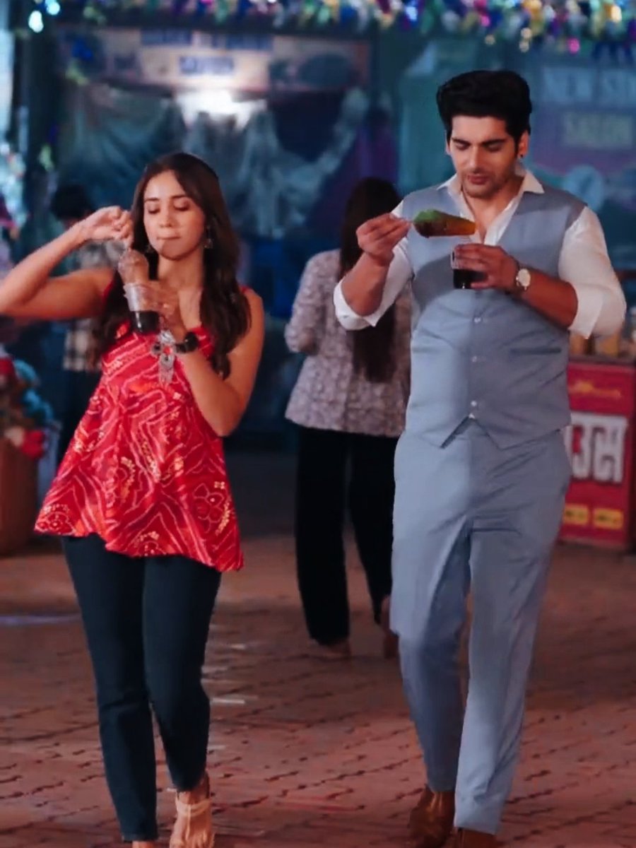 AnishaS_tweets's tweet photo. Eating pani puri and gola while strolling through the crowded streets is the best type of date, actually. 😍

{#AshiSingh • #AkshitSukhija • #PyaarOnRoad} https://t.co/AM0T31rwoC