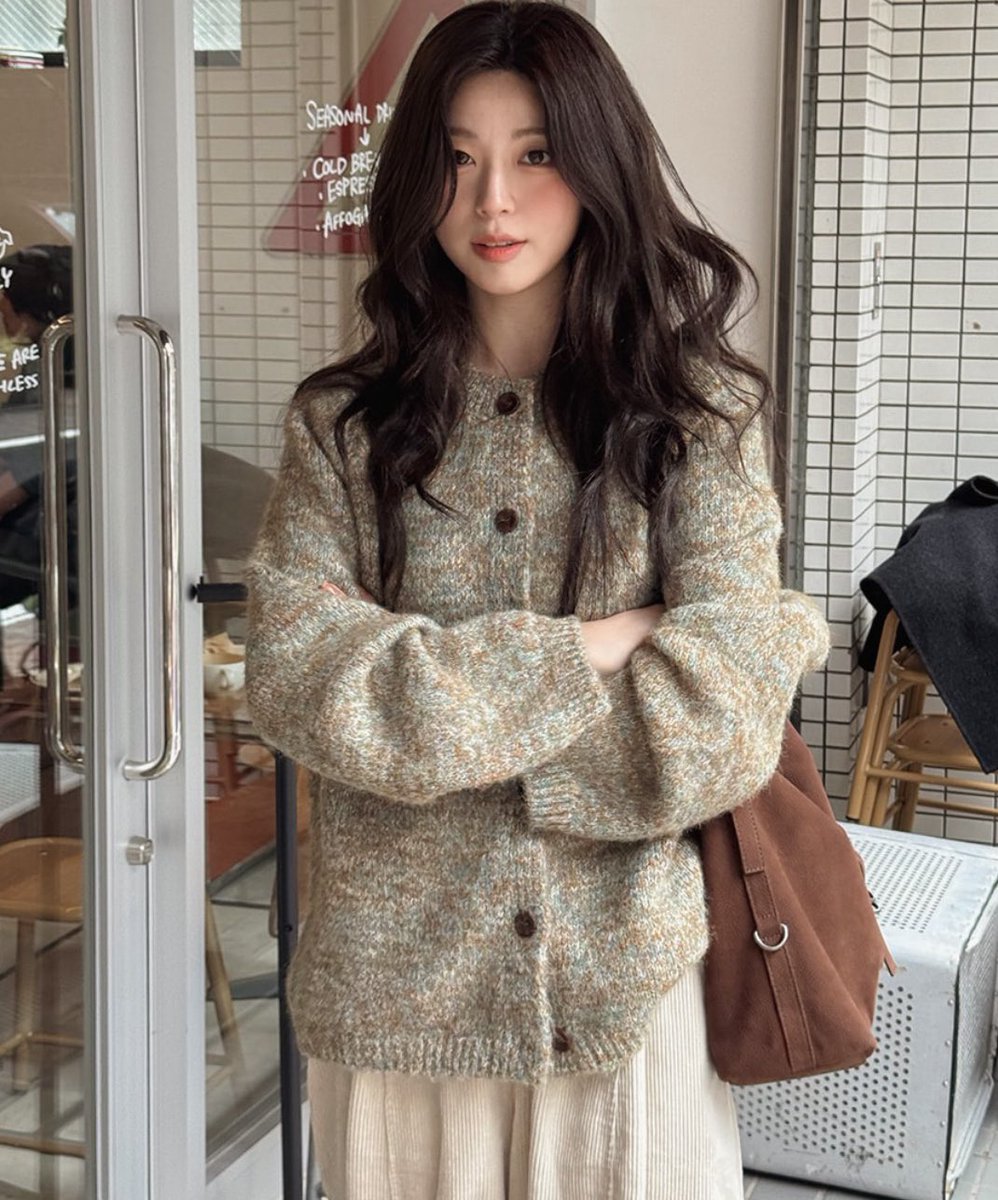 newspicy1214's tweet photo. #RT이벤트 

#RT 3분 팔로워분께 가디건 선물로 드릴께요!!!
(색상 선택 가능/ 품절된 색 제외)

제 찐후기를 보시구 슬로우앤드 담당자분이 
이벤트 지원을 해주셨어요❤️

정말 따숩고 색감, 핏까지 우리가 찾던 그 가디건 느낌입니다,, https://t.co/rpotLwvxAi