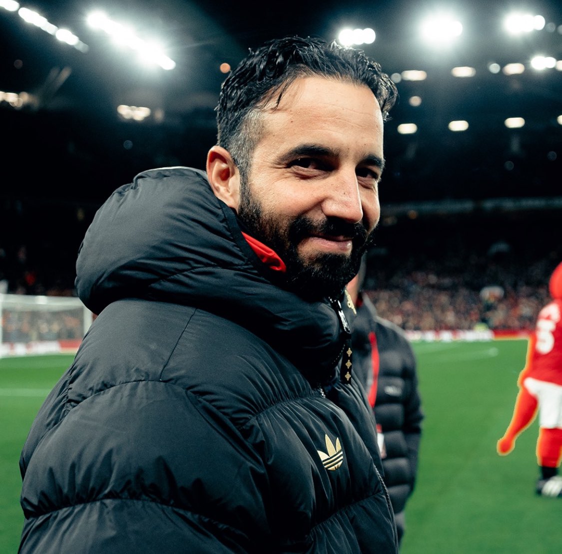 DTransferencias's tweet image. 🚨 Os números de Ruben Amorim no Manchester United:

🏟️ 63 jogos
🟢 24 vitórias
🟡 18 empates
🔴 21 derrotas

📈 15.º lugar na Premier League em 2024/25
📈 6.º lugar na Premier League em 2025/26*

* a decorrer