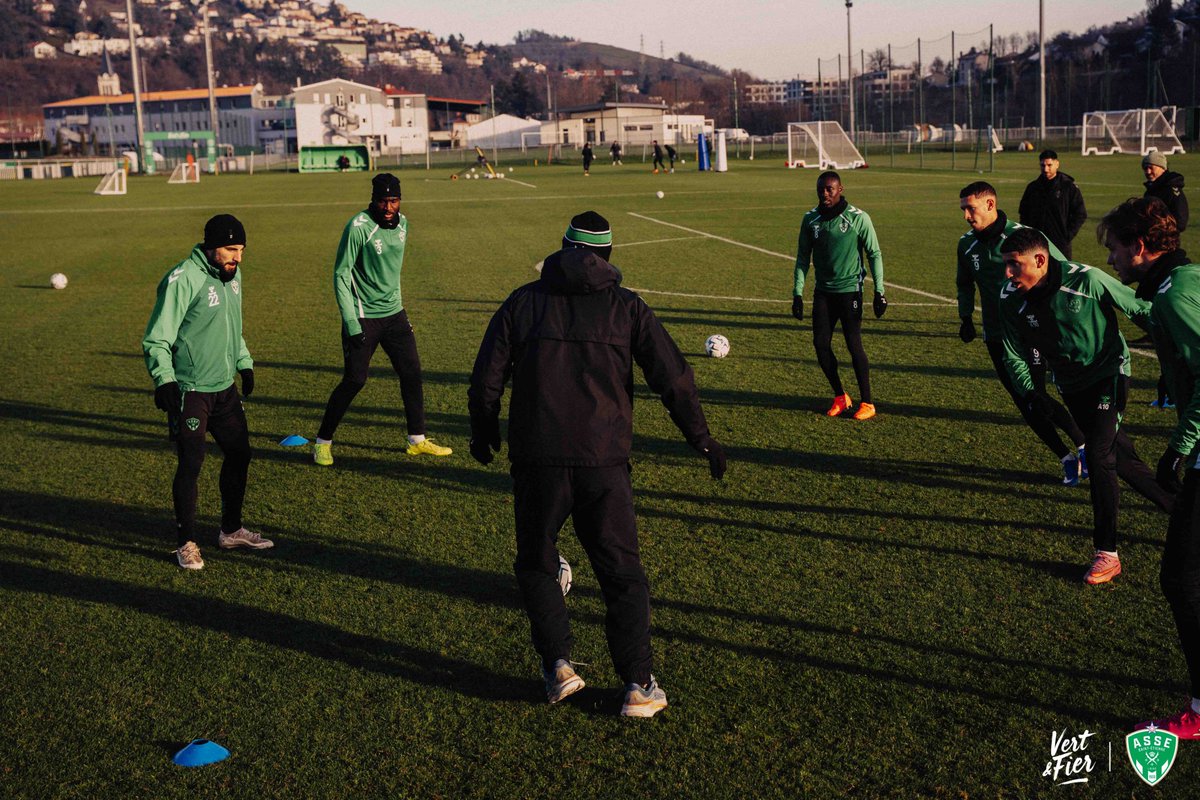 TRIBUNESTE42100's tweet image. 📆Cette semaine, l’entraînement de mardi des professionnels masculins sera la seule séance ouverte au public. 

Du côté des féminines, toutes les séances se dérouleront à huis clos afin de préparer leur rencontre de Coupe de France face à Lyon. 

#ASSE ⎜#TribuneStephanoise